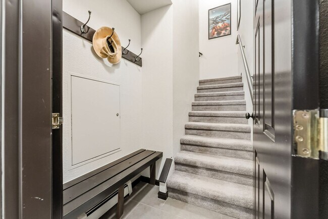 Building Photo - Furnished 2BR/2BA Breckenridge Condo | Garage, Fireplace & Hot Tubs | Available Oct. 1