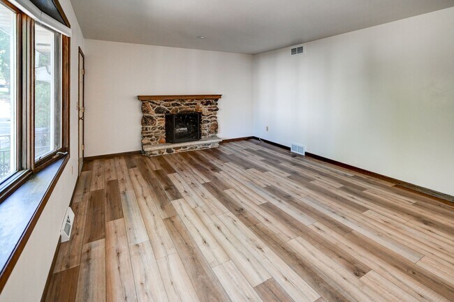 Building Photo - Katzfey-6715-6717 Century Ave