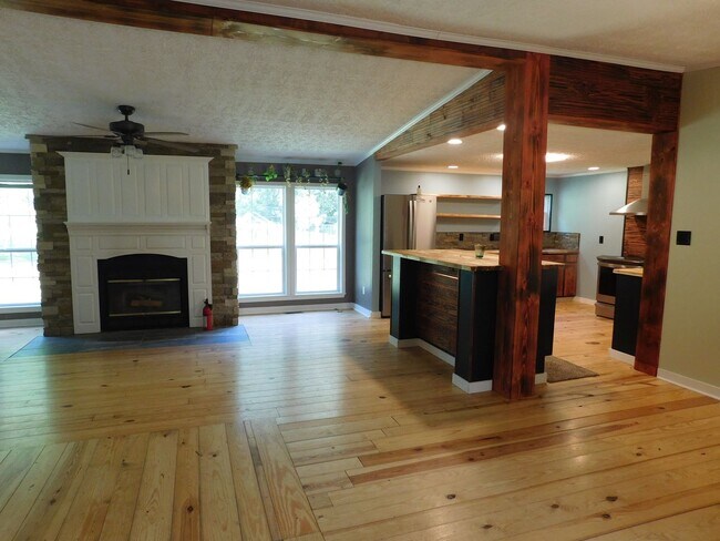 Building Photo - 900 Loftin Farm Rd