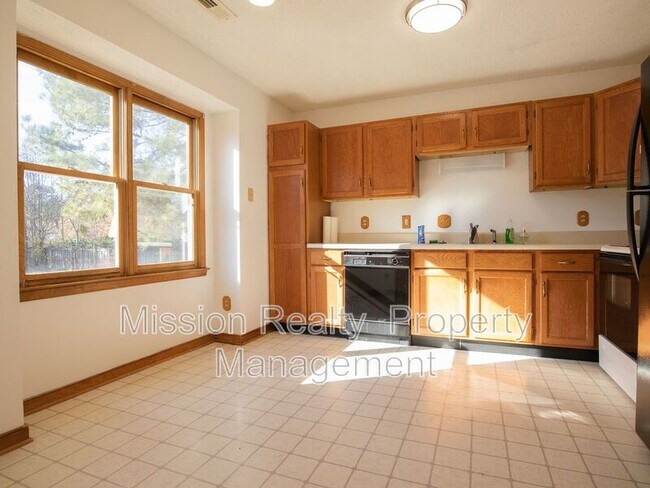 Building Photo - 7412 Pineleaf Dr