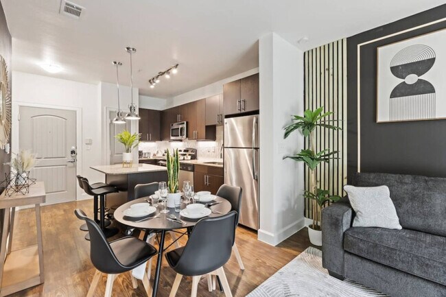 Building Photo - 5275 Town and Country Blvd