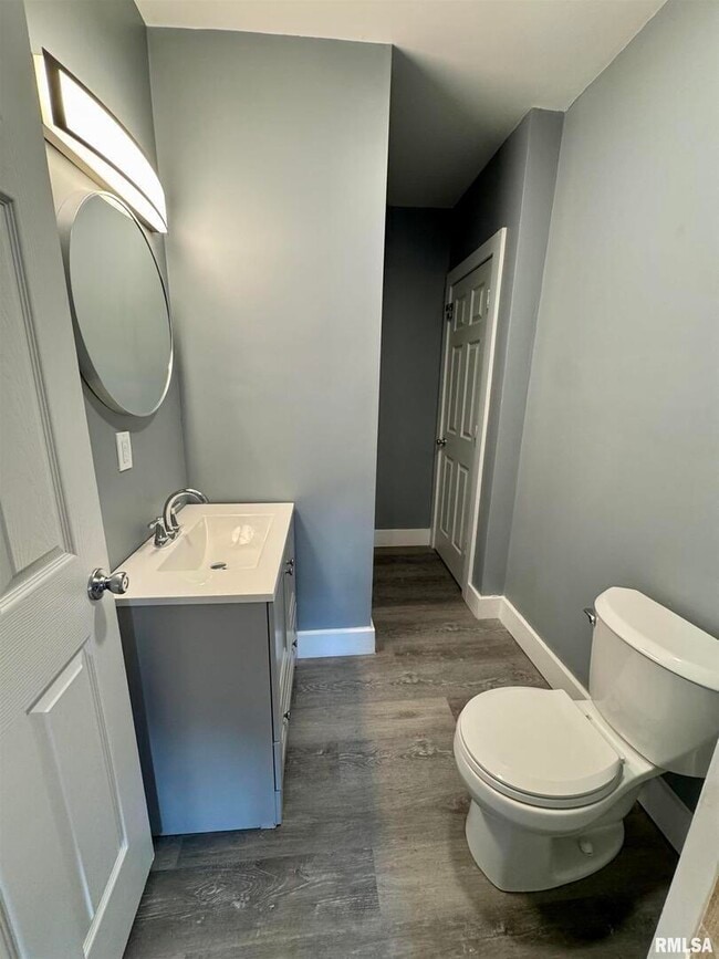 Building Photo - 627 N Division St