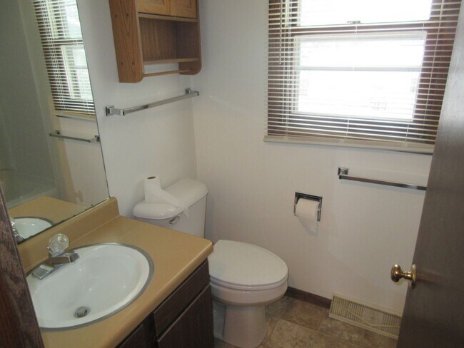 Building Photo - '064