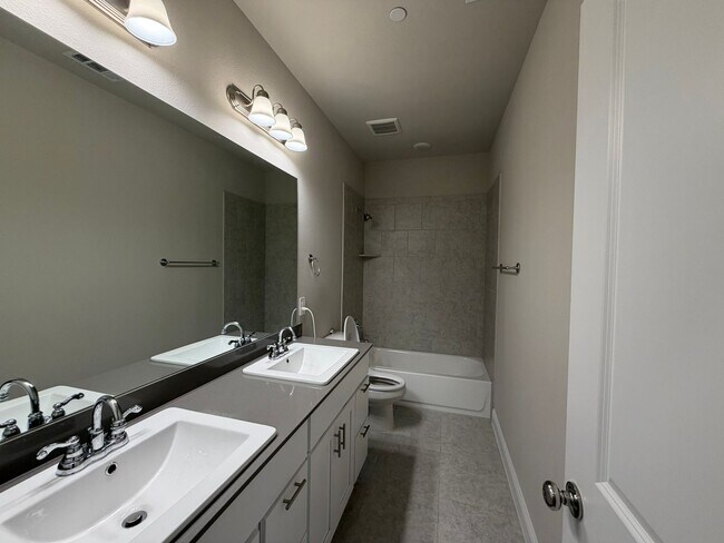 Building Photo - 624 Hutchinson Ln