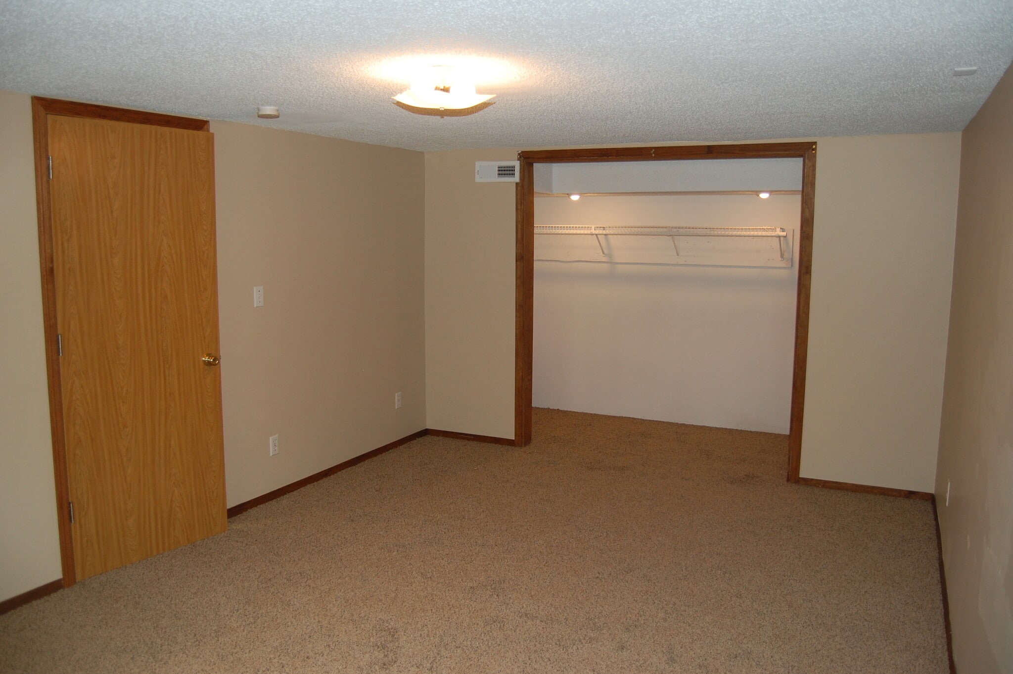 Fourth bedroom 22'x11' - 4945 Walker Ave