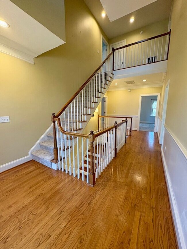 Building Photo - Spacious Five Bedroom Home in Mount Pleasant