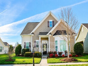 Building Photo - 1025 Governess Ln