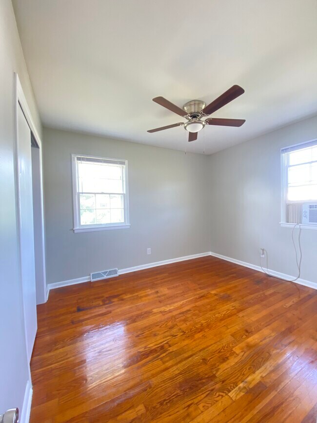 Bedroom 2 - 2806 Highland Dr