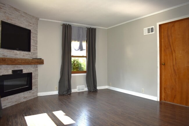Building Photo - 12790 Dennison Rd