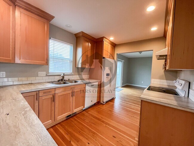 Building Photo - Stayton 4BR Duplex | A/C & Landscaping Included!