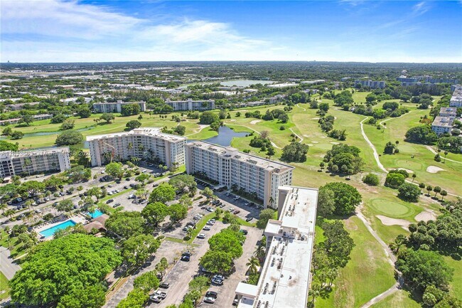 Building Photo - 2671 S Course Dr