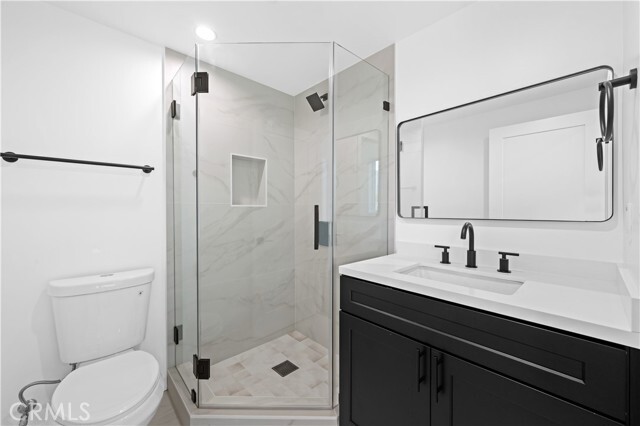 Building Photo - 1340 N Kingsley Dr