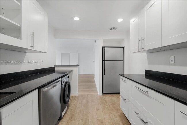 Building Photo - 780 NE 69th St