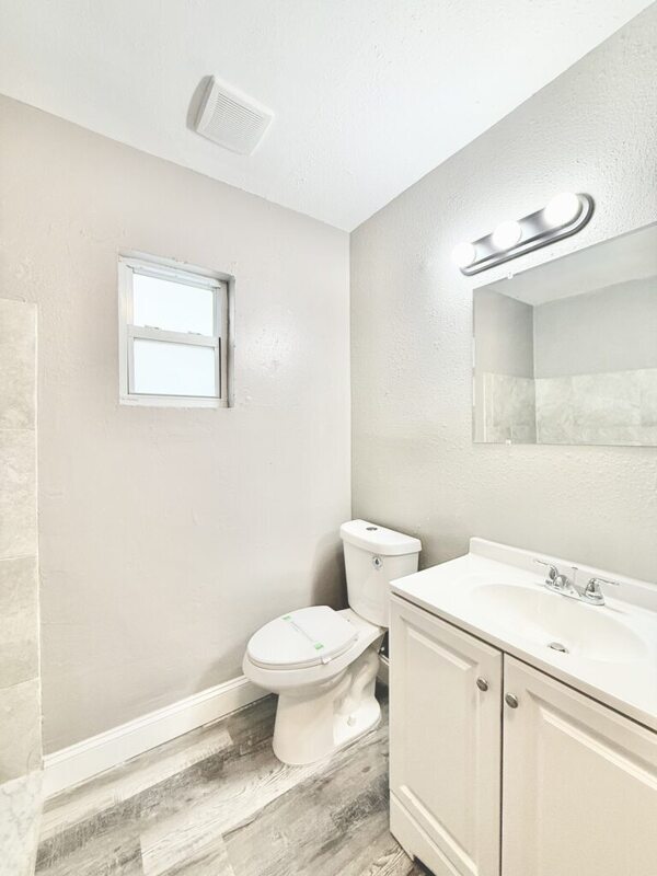 Building Photo - 932 22nd St S