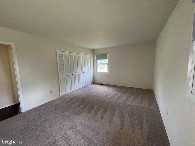Building Photo - 15713 Pointer Ridge Dr