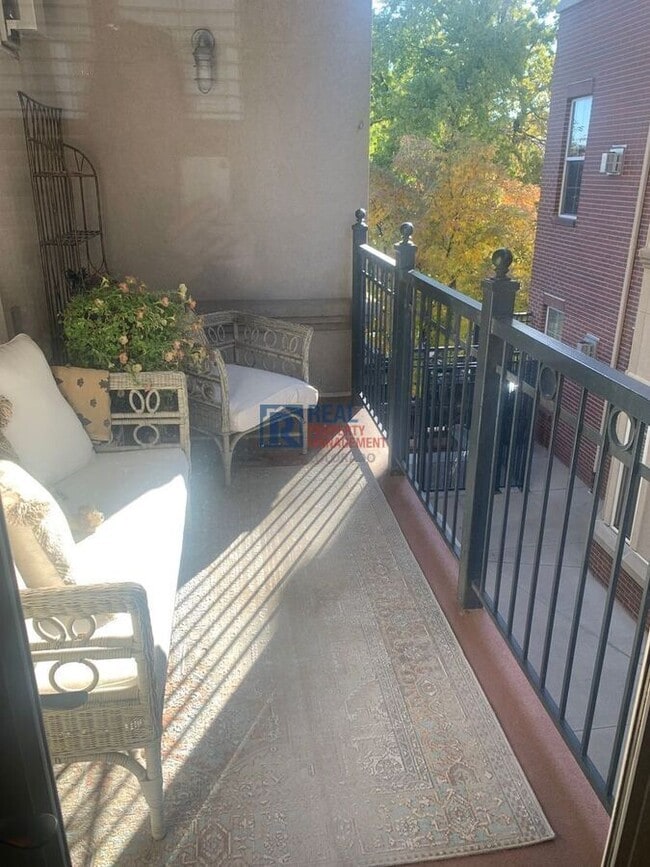 Building Photo - 1489 Steele St