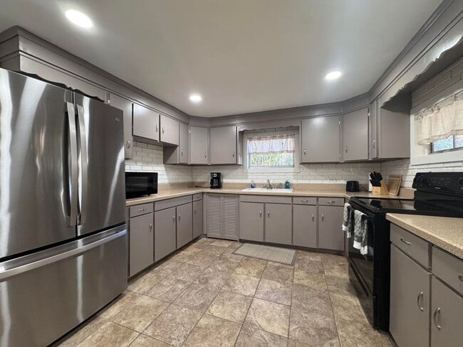 Building Photo - Charming 4 Bedroom in Port Orange