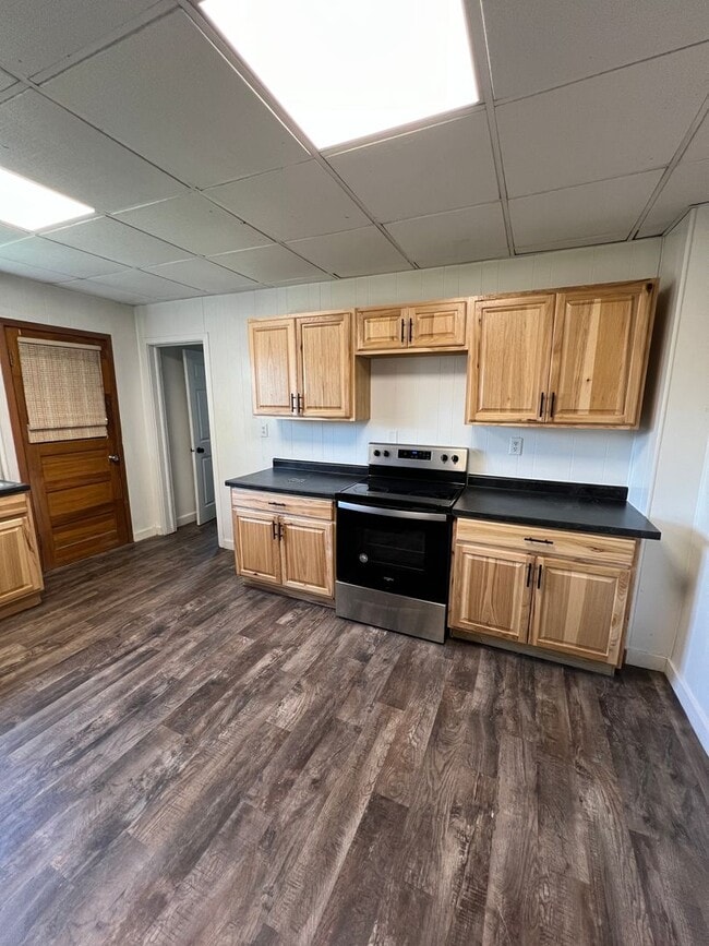 Building Photo - AVAILABLE JUNE - 4 Bed 2 Bath w/ Bonus Room & Garage