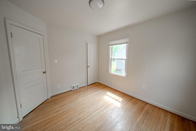 Building Photo - 4002 74th Ave