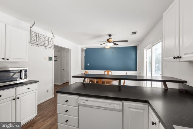 Building Photo - 11806 Camelot Way