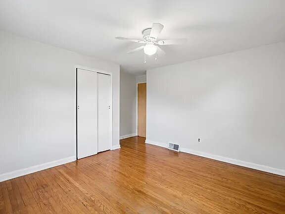 Building Photo - This well-maintained 3-bedroom, 1.5-bath split-level in Twin Oaks Farms is move-in ready