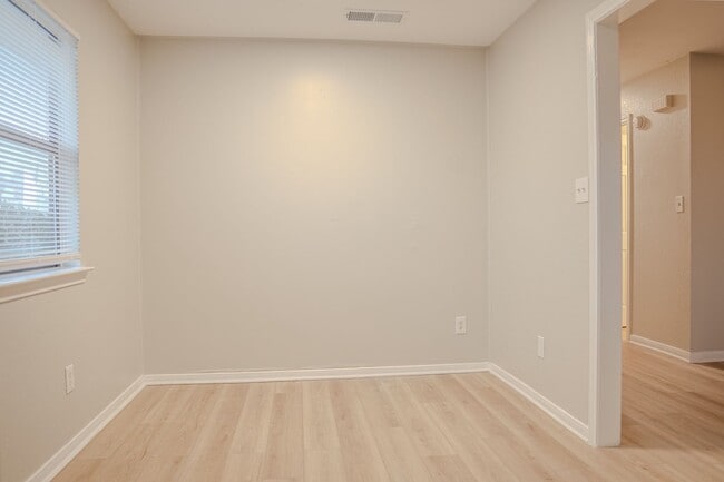 Building Photo - FULLY REMODELED GORGEOUS FOURPLEX WITH LUX...