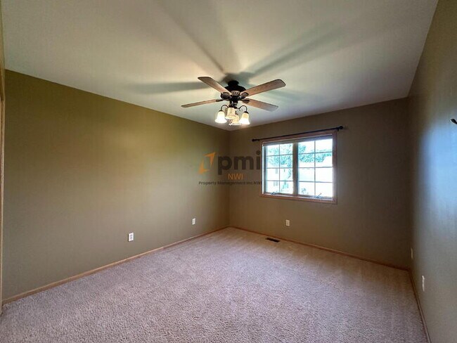 Building Photo - 384 Kingsmill Dr