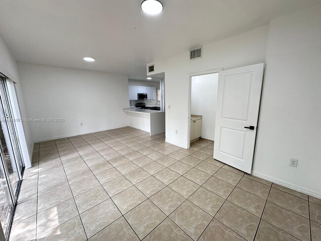Building Photo - 941 SW 6th Pl