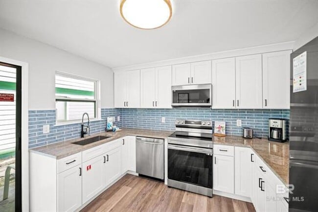 Building Photo - 979 W Lagoon Ave