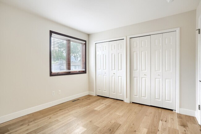 Building Photo - Beautifully Remodeled 3-Bed, 2-Bath Townhouse in Central Boulder