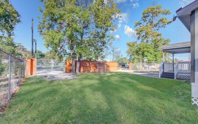 Building Photo - 9414 Lanewood Dr