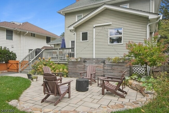 Building Photo - 6 Girard Pl