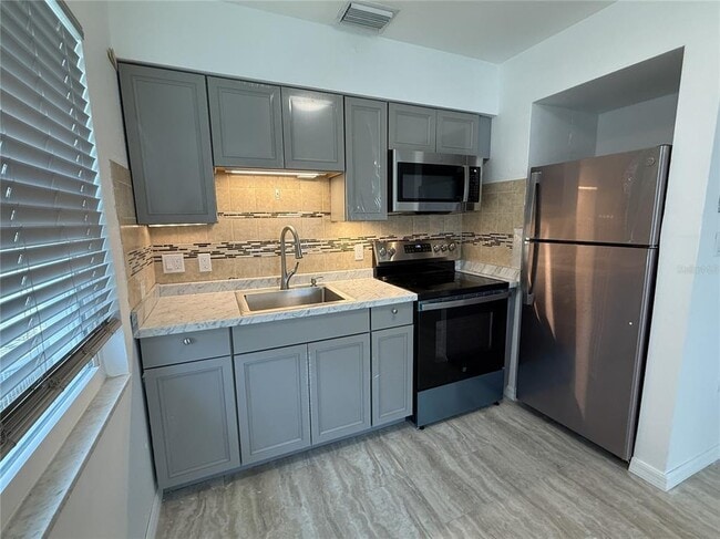 Building Photo - 13202 Boca Ciega Ave