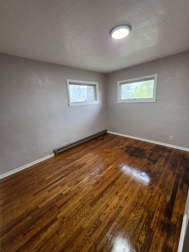 Building Photo - 149 Willard St