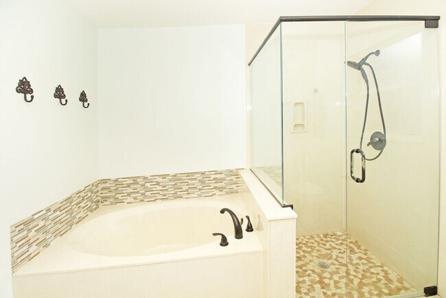 Building Photo - Spacious 4BR Pool Home on Quiet Cul-de-Sac in Wellington