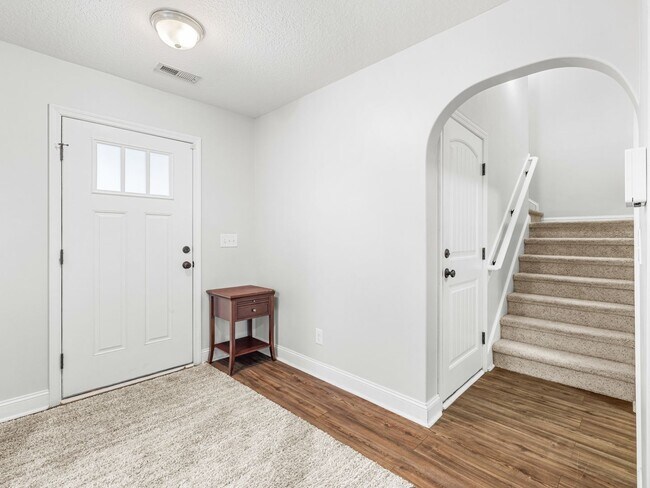 Building Photo - Beautiful Home Close to MCAS New River Air Station