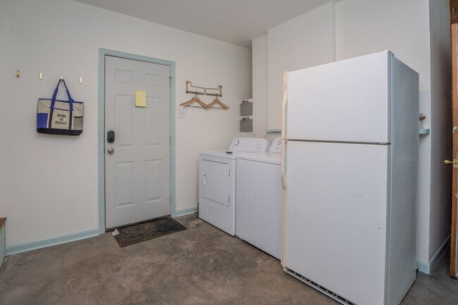Building Photo - 1101 Biscayne Dr