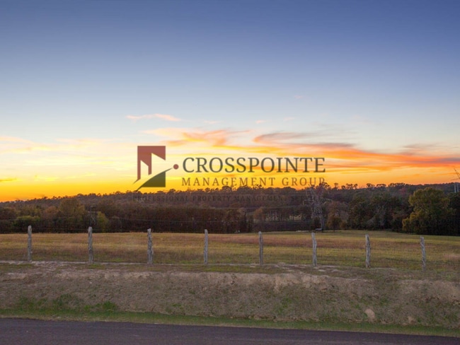 Building Photo - Coming Soon! 3 Bed 2 Bath Townhome in Serene West Tyler!