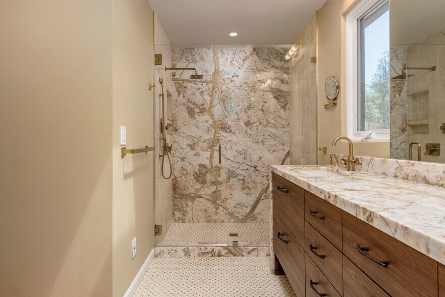 Building Photo - 1200 Mountain Home Rd