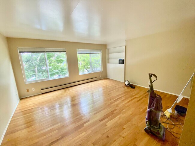 Interior Photo - Angeline