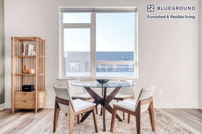 Building Photo - 3578 Rambla Pl