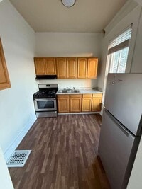 Building Photo - 932 E Market St