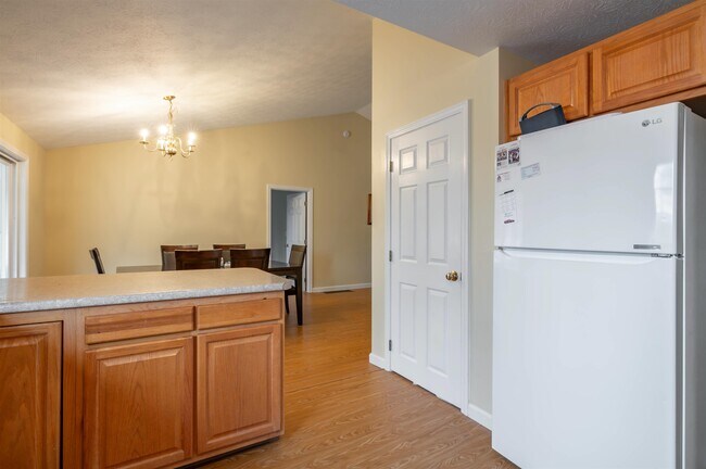 Building Photo - 4 Myopia Ln