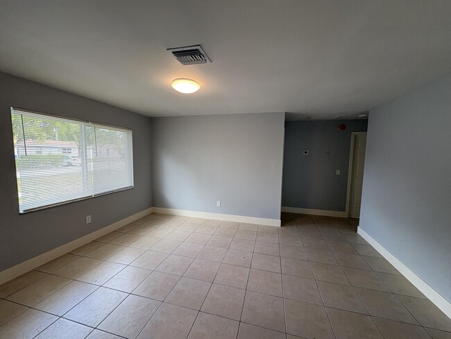 Building Photo - 4593 Coconut Rd