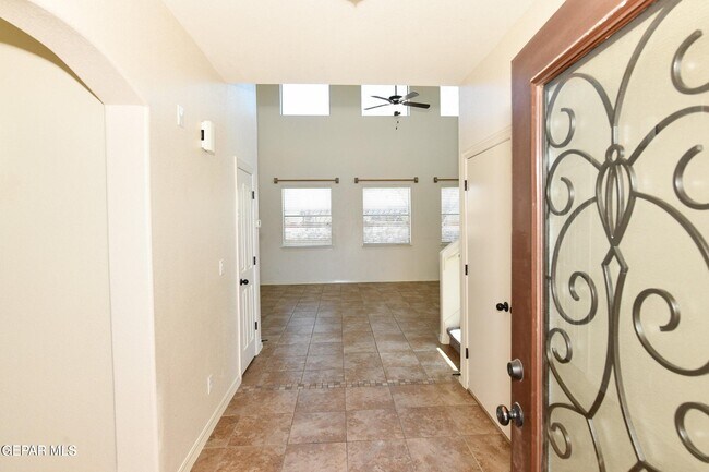 Building Photo - 14309 S Cave Ave