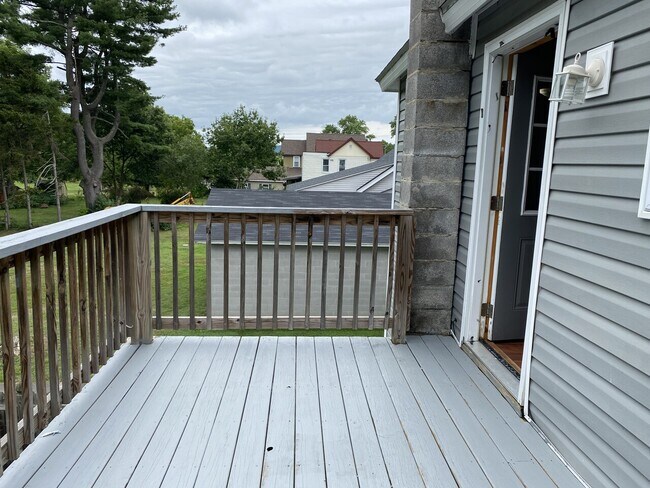 Building Photo - 333 Gardinier St