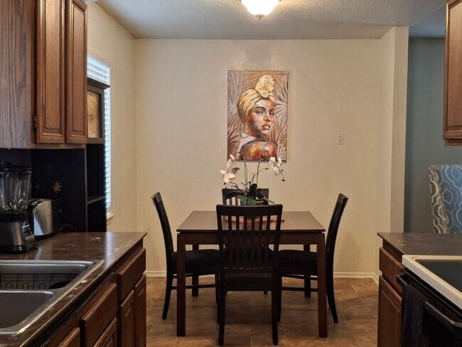 Building Photo - 1409 Paseo Del Oro