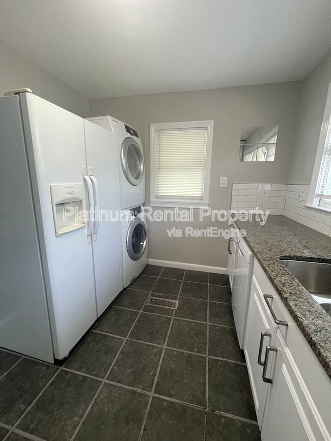 Building Photo - 3485 Maplehurst Dr