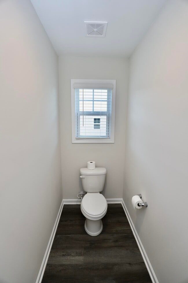 Building Photo - 1960 Barnhart Dr