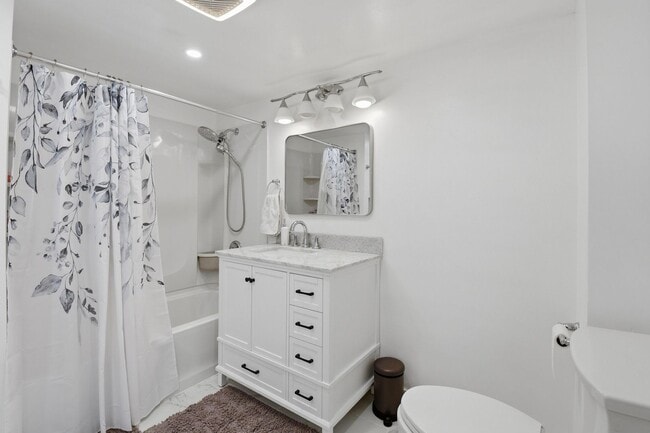 Building Photo - 5bd/3ba Kirkland Home
